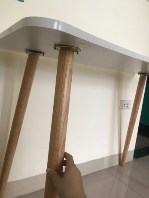 Vận chuyển nhanh. Bảo quản tốt. Tuy nhiên shop gửi mình nhầm/ hoặc 1 loại thiếu ốc theo như hướng dẫn, khiến cho mình k thể lắp đc cái bàn hoàn thiện. Shop có thể gửi bổ sung ốc đc k? Chứ giờ cái bàn nó đang k thể dùng đc.