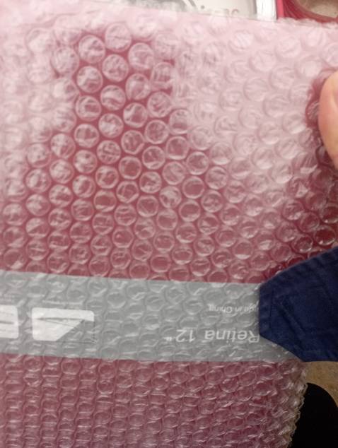 Giao hàng đúng hẹn, shipper tận tâm, nhưng mà mình đặt nhầm hàng, hi vọng shop cho đổi trả