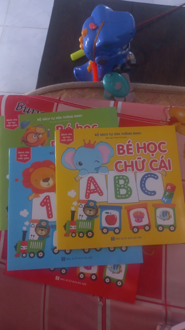 Sách hay,tiện dụng. Nội dung phù hợp cho bé vào lớp 1. Rất rất nên mua