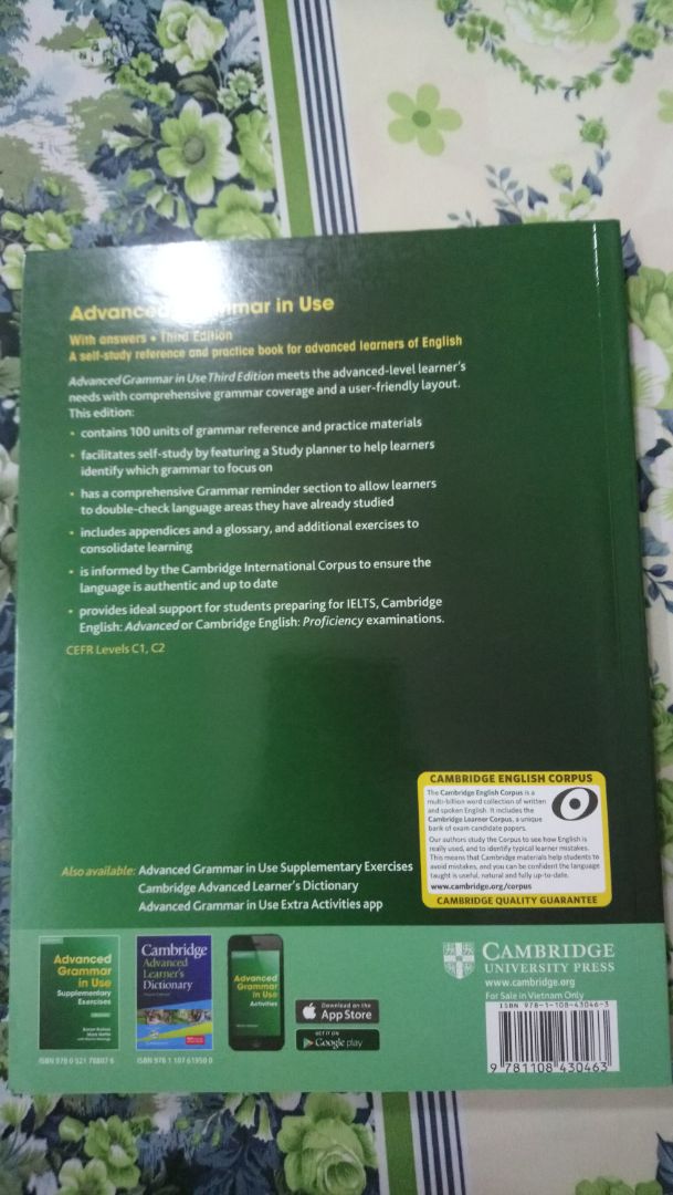 Sách gồm 14 phần với 100 bài học nhỏ, giải nghĩa với ví dụ cụ thể, có phần bài tập mỗi bài học và đáp án phía sau. Có thể tự học và dùng để giảng dạy, mn nên mua nhé. Giấy dày, sách mới tinh, gửi hàng rất nhanh. Cám ơn FAHASA và Tiki nhé ?