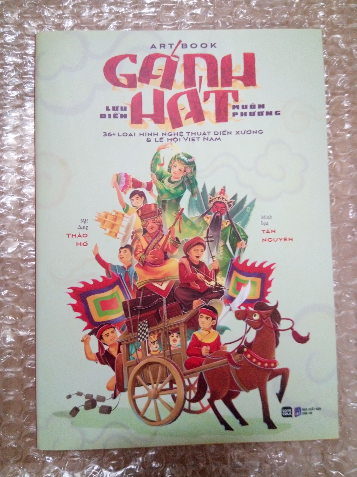 Giao hàng nhanh, có kèm sticker trong sách. Sách có nội dung tiếng việt và tiếng anh dễ đọc dễ hiểu. Hình ảnh minh họa đẹp.
