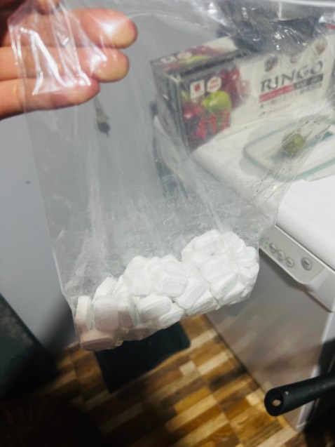 Shop giao không thấy nhãn mác gì, cho vô cái bịch nilon trắng nên không biết có phải viên của Finish không? Bthg mình mua đều có hộp tên mác rõ ràng