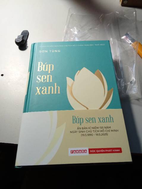 Không có gì để chê, hơi tiếc là bản này không có tấm bảo vệ bìa