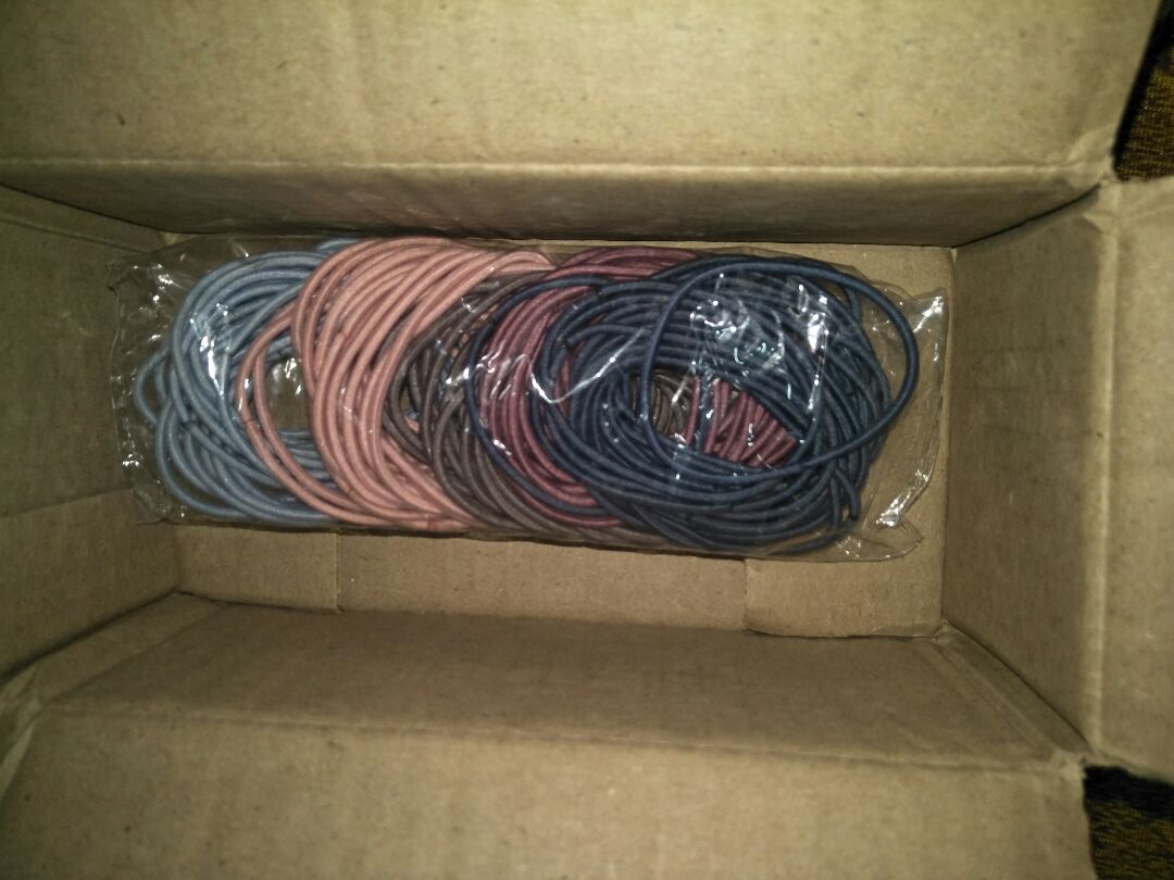 ad ơi, sao sản phẩm của e ko được tặng kèm hộp hay túi đựng z ạ, hình như sản phẩm có kèm theo dụng cụ đựng dây mà. Tuy nhiên sản phẩm tốt, phù hợp giá tiền