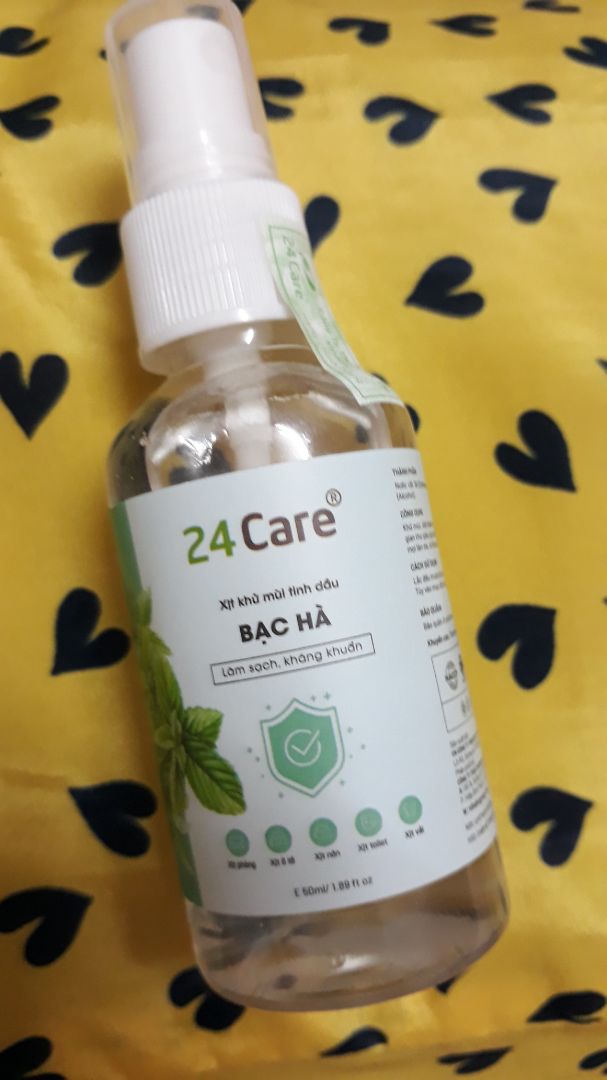 Bạc hà mang xịt trong xe hơi khử mùi đã lắm, vừa hay lại tỉnh ngủ đỡ gật gù khi lái xe đường dài. Chai nhỏ nhỏ dễ bỏ bị mang theo