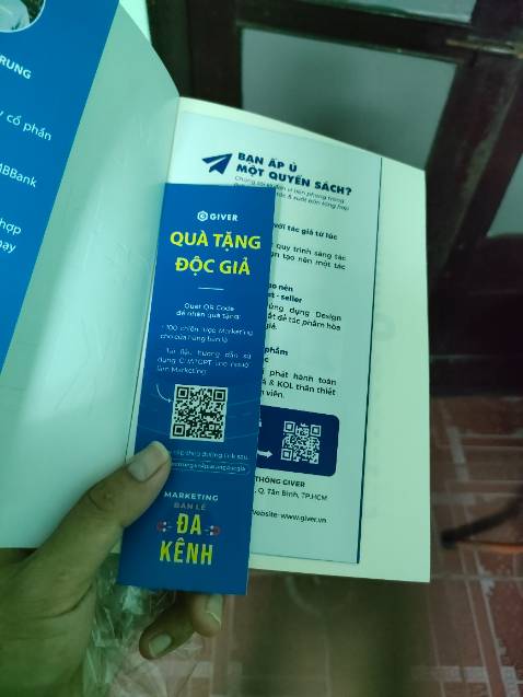 Sách in chất lượng tốt nội dung ở mức cơ bản, dễ hiểu, chi phí hơi cao. Dịch vụ tiki tốt