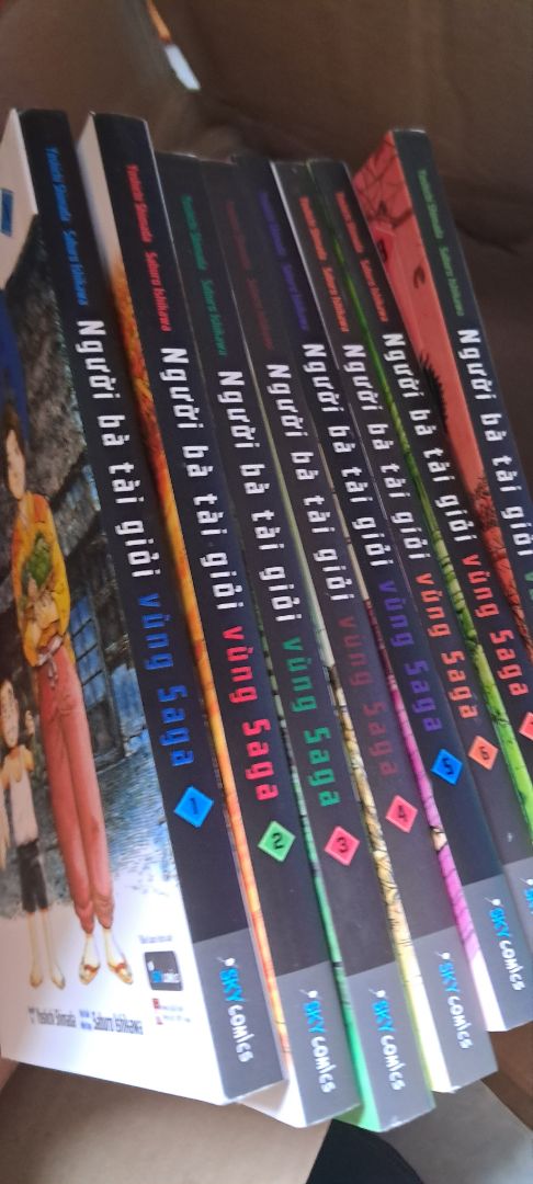 Truyện hay, ý nghĩa, nét vẽ cũng đẹp nữa, phù hợp cho cả người lớn và trẻ con luôn. Giao hàng siêu nhanh luôn ạ, mình vừa đặt hôm trước mà hôm sau đã giao rồi, lần này Tiki đóng gói sản phẩm khá ổn, có bọc đàng hoàng. Do đang đợt sale mà mình thấy sale 50% nên mình quất luôn 8 quyển về đọc=)) Còn 3 quyển nữa thì đợi ra nốt mua một thể luôn:3