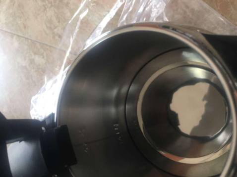 Ấm đun siêu nhanh, công suất mạnh giúp nước sôi nhanh chóng và tiết kiệm điện, ấm có chế độ ngắt tự động khi nước sôi nên rất an toàn và tiên lợi mình rất ưng thanks shop nhé 😊😊😊😊😊