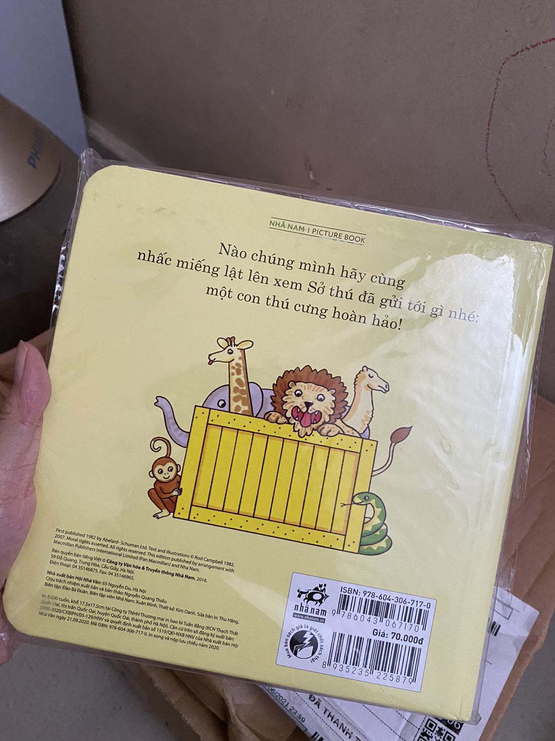 Sách giao hàng rất nhanh, đóng gói đẹp, tiki chưa bao giờ làm mình thất vọng :3