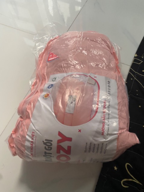 Giao nhanh, đóng gói đẹp, hút chân không tốt, gói im độ đàn hồi tốt, vỏ gối dạng vải lụa. Oke tốt ! Sẽ ủng hộ tiếp gói và nệm của Thuần Việt !