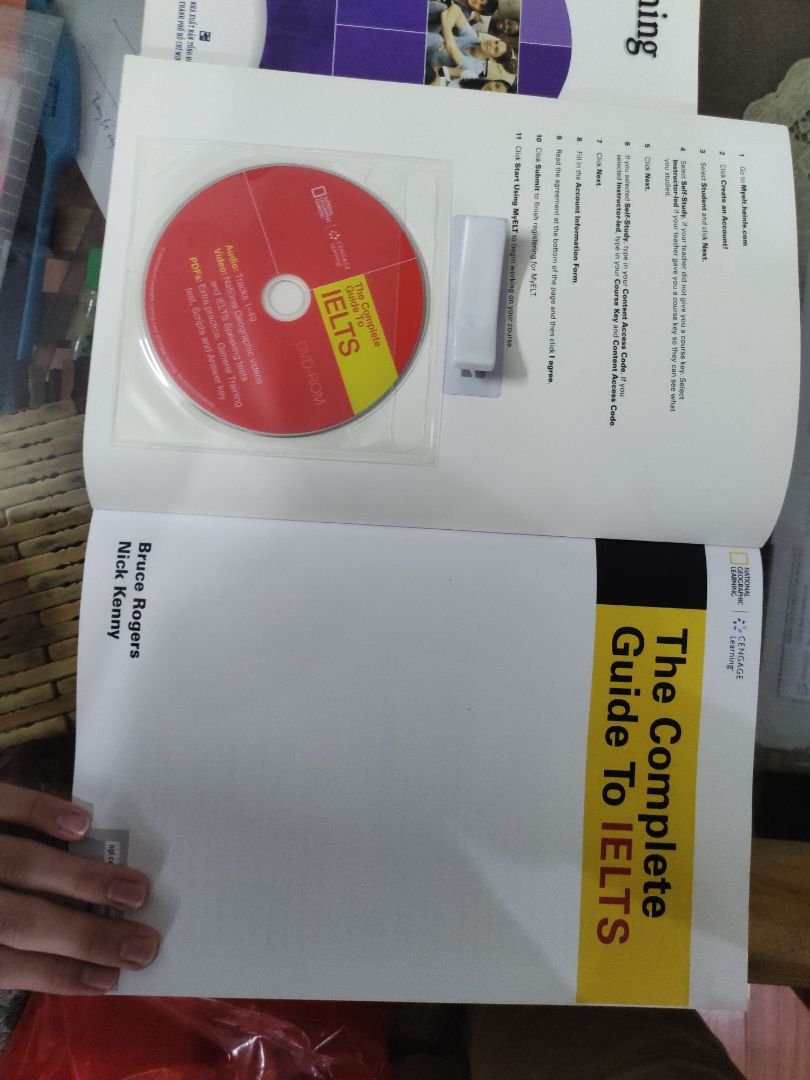 Hảo, sách đáng tiền