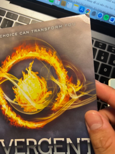 Sách bị cong viền, gập nát :(