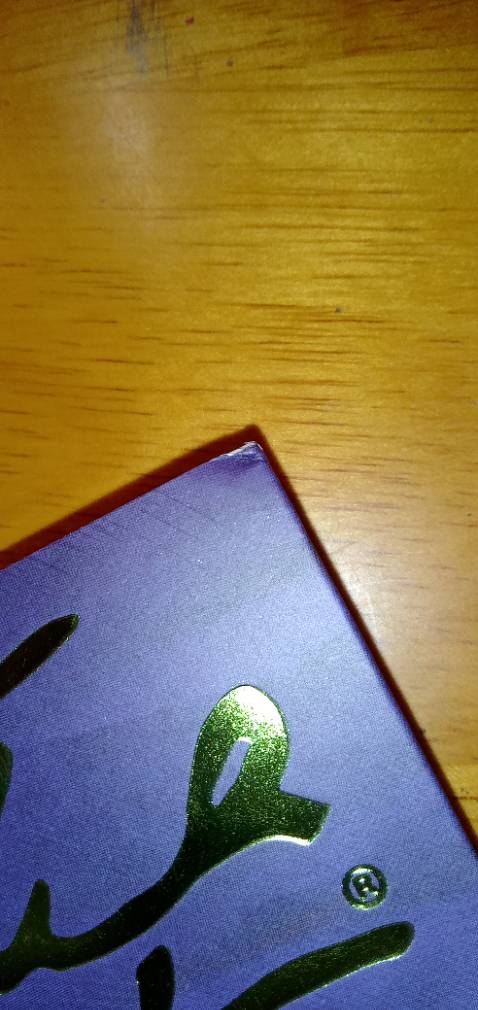 Trời ơi sách nguyên seal mà mình bóc ra nó bị như này nè bùn ghê nhưng mà thôi không sao. Sách đẹp nội dung hấp dẫn nên mua nhà mọi ngườii