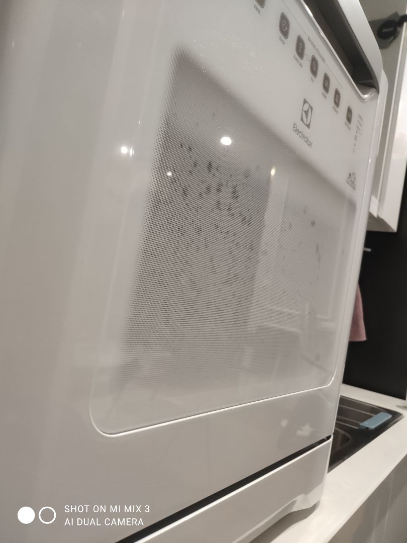 mua dc 4 ngày sử dụng sạch sấy khô nóng,phù hợp với giá tiền 7tr,ngoài ra máy bị hấp hơi nước ở phần nhựa kính mặt trước,đang chờ tiki sử lý và sẽ đánh giá thật khách quan phần bổ sung đánh giá