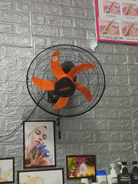 Giờ mạnh, nhưng khó khăn ở chỗ kéo lên kéo xuống phải vặn mổ con ốc vít rất phiền tối , mệt mỏi Giờ mạnh, nhưng khó khăn ở chỗ kéo lên kéo xuống phải vặn mổ con ốc vít rất phiền tối , mệt mỏi