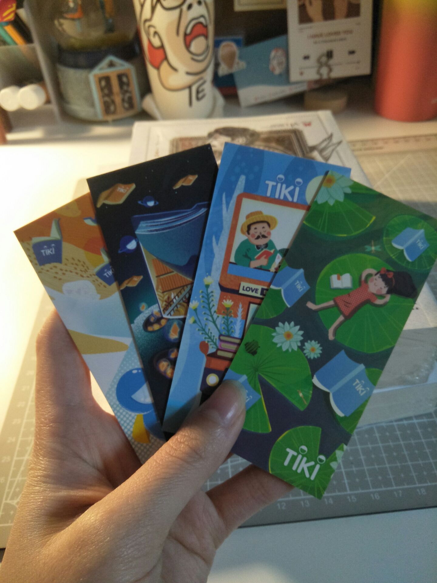 Nội dung sách thì khỏi bàn rồi nhé, lần này tiki gói hàng ưng quá nè, rất cẩn thận,  có cả bọc giảm sóc,  sách đóng gói kỹ,  không có dấu hiệu móp méo. Tuyệt Vời