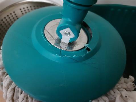 Mua 2 bộ tin tưởng hàng Sunhouse thương hiệu về vừa sử dụng chưa được 1 lần đã bể đầu chổi ( đầu để lắp bông lau ) quá thất vọng và bực mình, giờ thì vứt đi mất tôi mấy trăm bạc, tiếc tiền thì ít thất vọng thì nhiều vì trót tin tưởng vào nhãn hàng mà mua, CẢ 2 CÂY LAU ĐỀU HỎNG CẢ 2 KHÔNG THỂ SỬ DỤNG ĐƯỢC. RỞM LẠI RỞM QUÁ THỂ ĐÁNG.