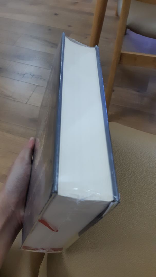 Sách được TIKI giao rất nhanh, mình đặt từ 11h trưa mà 3h chiều đã có rồi. Hộp được đóng gói cẩn thận, ko móp méo. Sách bọc rất kĩ, mở ra hít mùi sách là đã có cảm hứng đọc rồi. Cảm ơn TiKi.