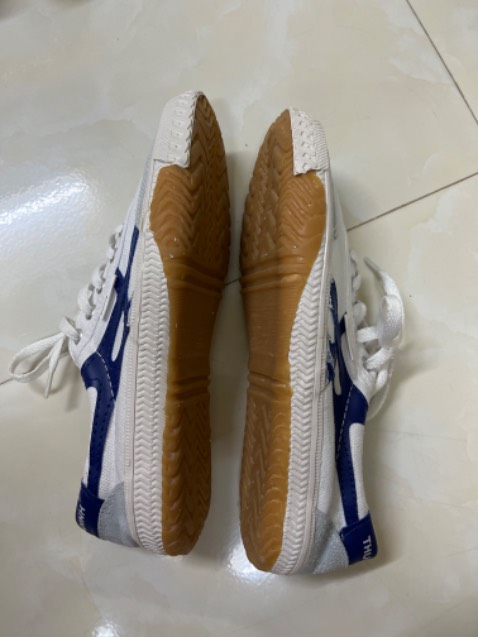 Tiki giao nhanh. Mình đặt hôm trước, hôm sau có. Nói chung ưng ý so với giá tiền. Sẽ còn ủng hộ shop lần sau.