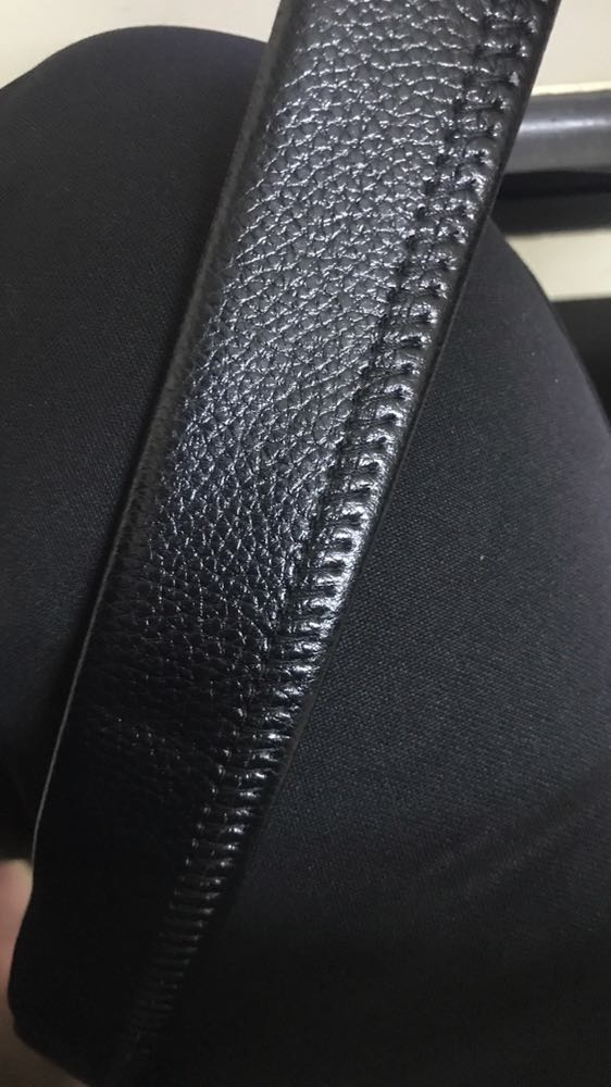 Đầu khoá đẹp và chắc chắn, dây da mềm, dài đeo không bị cứng. Dây da được may bo tròn, đường chỉ tỉ mỉ và chắc chắn.