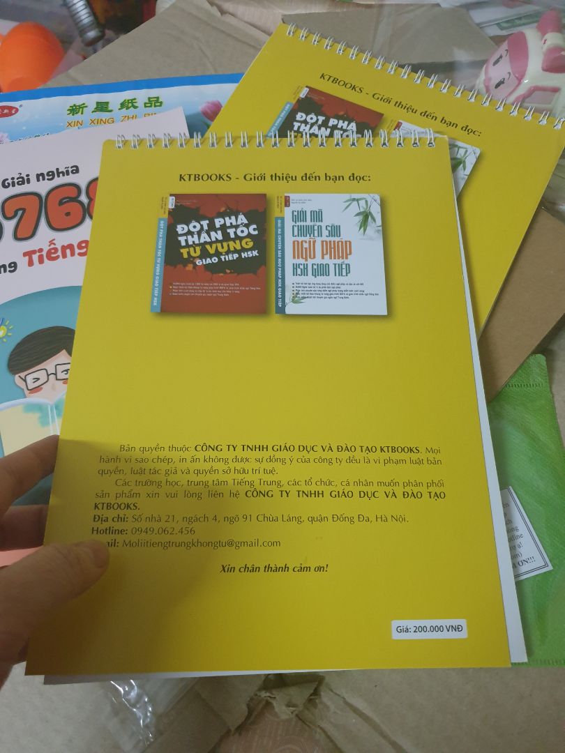 giao hàng nhanh chóng,sách có chất lượng,được tặng quà kèm theo như quảng cáo,nói chung là thích lắm lun,thấy là có động lực học hành lun,giá trên bìa sách và vở thấy cao mà giá săn sale thấy rẻ quá trời,chưa tới 200k,swx ủng hộ tiếp