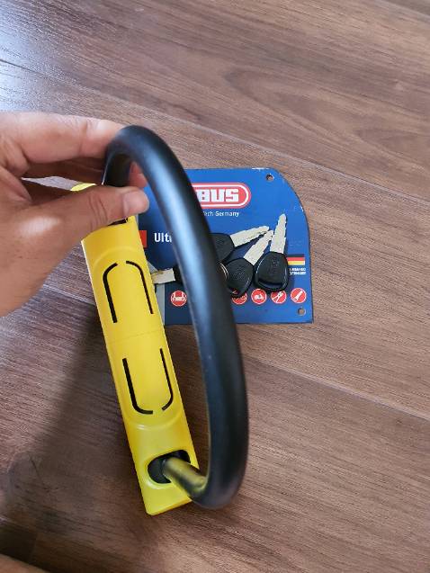 Khóa chắc chắn, cầm chắc tay. Hy vọng sẽ bền và bảo vệ được tài sản