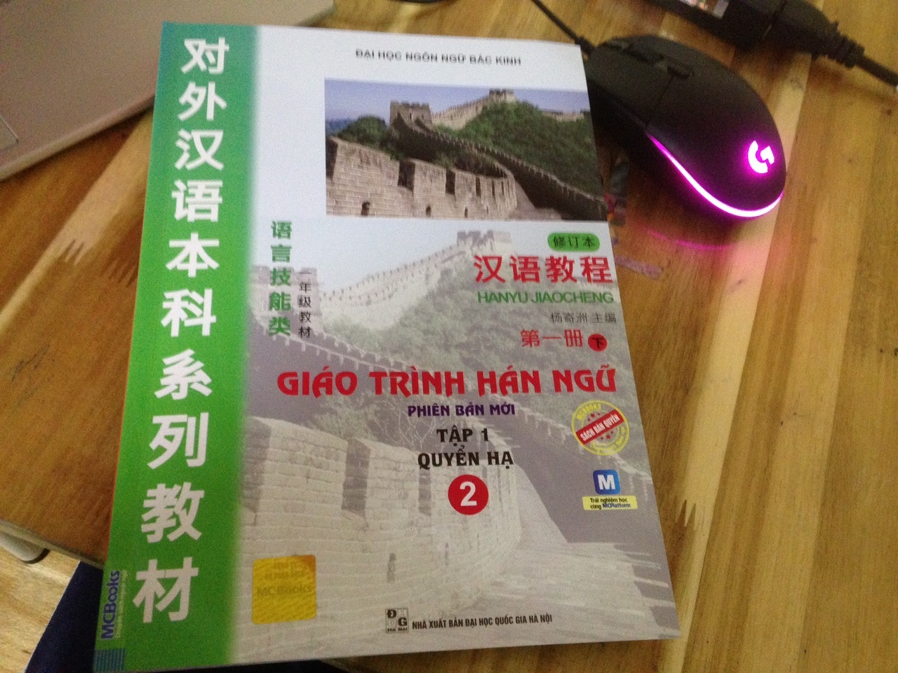 sách mới cứng luôn , bọc bảo vệ rất tốt , giao hàng nhanh shipper thân thiện cực kì , nói chung la mình kết hết luôn