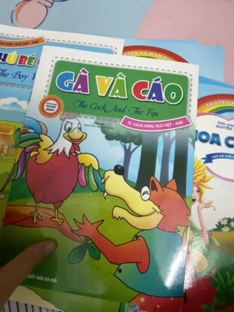 Mua là combo 14 truyện song ngữ mà cuối cùng chỉ được 4 cuốn song ngữ còn lại hoàn toàn là tiếng Việt. Hình ảnh sai lệch với hàng giao! Màu sắc các cuốn tiếng Việt còn rất kém. Mong shop chú ý hơn
