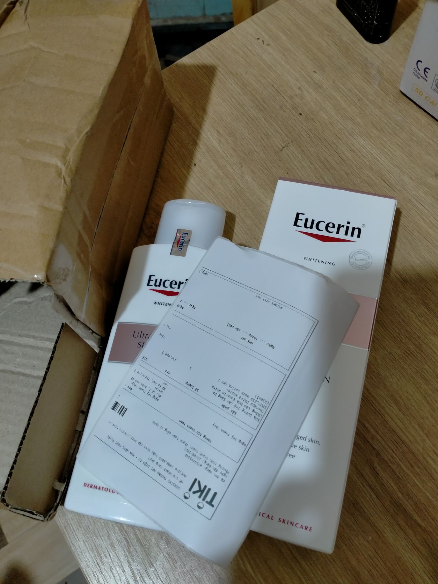 sản phẩm ko đúng như trong hình, trong hình nắp màu đỏ loại dưỡng trắng