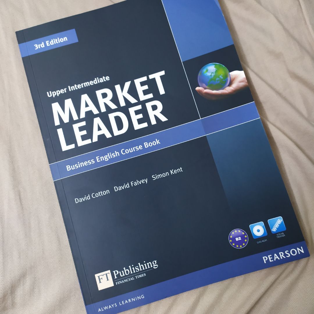 sách in màu đẹp, có kèm đĩa. mỗi tội vận chuyển hơi gãy xíu xiu ở góc nhưng ko sao mua đc sale giá rẻ