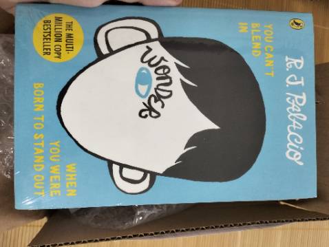 Sách được bọc rất cẩn thận, có cả bọc chống sốc lẫn màng co, sách nhẹ hơn hẳn so với những cuốn khác có cùng độ dày, mình nhận được hàng sớm 1 ngày so với dự kiến Sách được bọc rất cẩn thận, có cả bọc chống sốc lẫn màng co, sách nhẹ hơn hẳn so với những cuốn khác có cùng độ dày, mình nhận được hàng sớm 1 ngày so với dự kiến