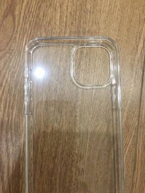 Viền nhựa dẻo, trong suốt,Mặt lưng kính trong suốt, đẹp mặt trơn, chống xước! thấy nói chống vân tay nhưng hình như vẫn có nhưng thôi giá vậy là cũng thấy ổn