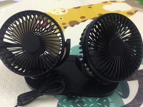 Mình là fan mua sắm của tiki mà rất lười đánh giá. Hihi. Quạt đôi có 3 chế độ tiện lợi. Nó đặc biệt là mỗi bên lại hoạt động độc lập được. Tăng bên này giảm bên kia thoải mái. Trời bắt đầu vào hè rồi. Bật quạt lên phê thật sự. Đáng đồng tiền bát gạo. Giao hàng nhanh nữa. Thanks tiki và nhà bán hàng HDC Home.