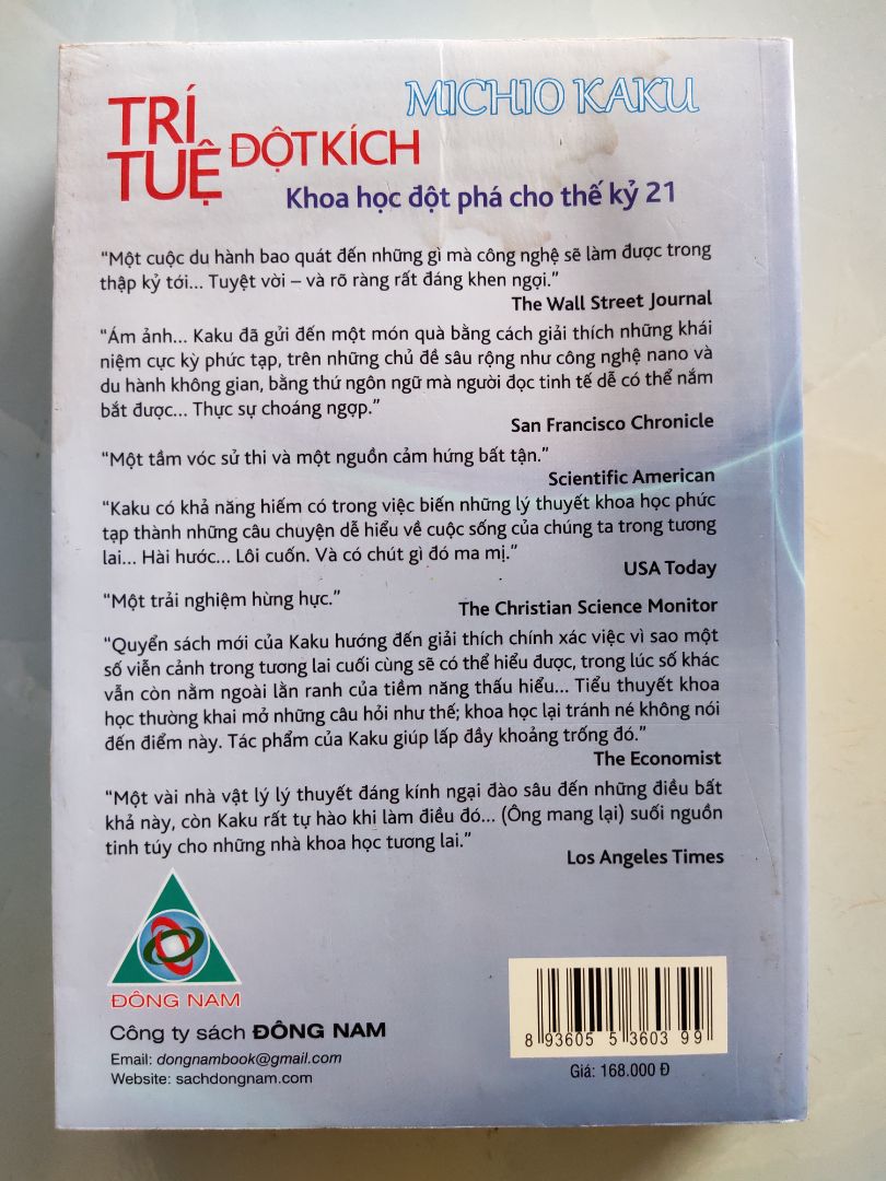 sách có bọc nilon mà bị thấm nước từ trước, trong khi 3 quyển sách khách đóng hộp cùng đơn hàng thì không bị gì :(