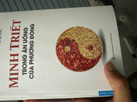 sách hay, dù nhiều nội dung và thông tin hơi bị cường điệu hóa