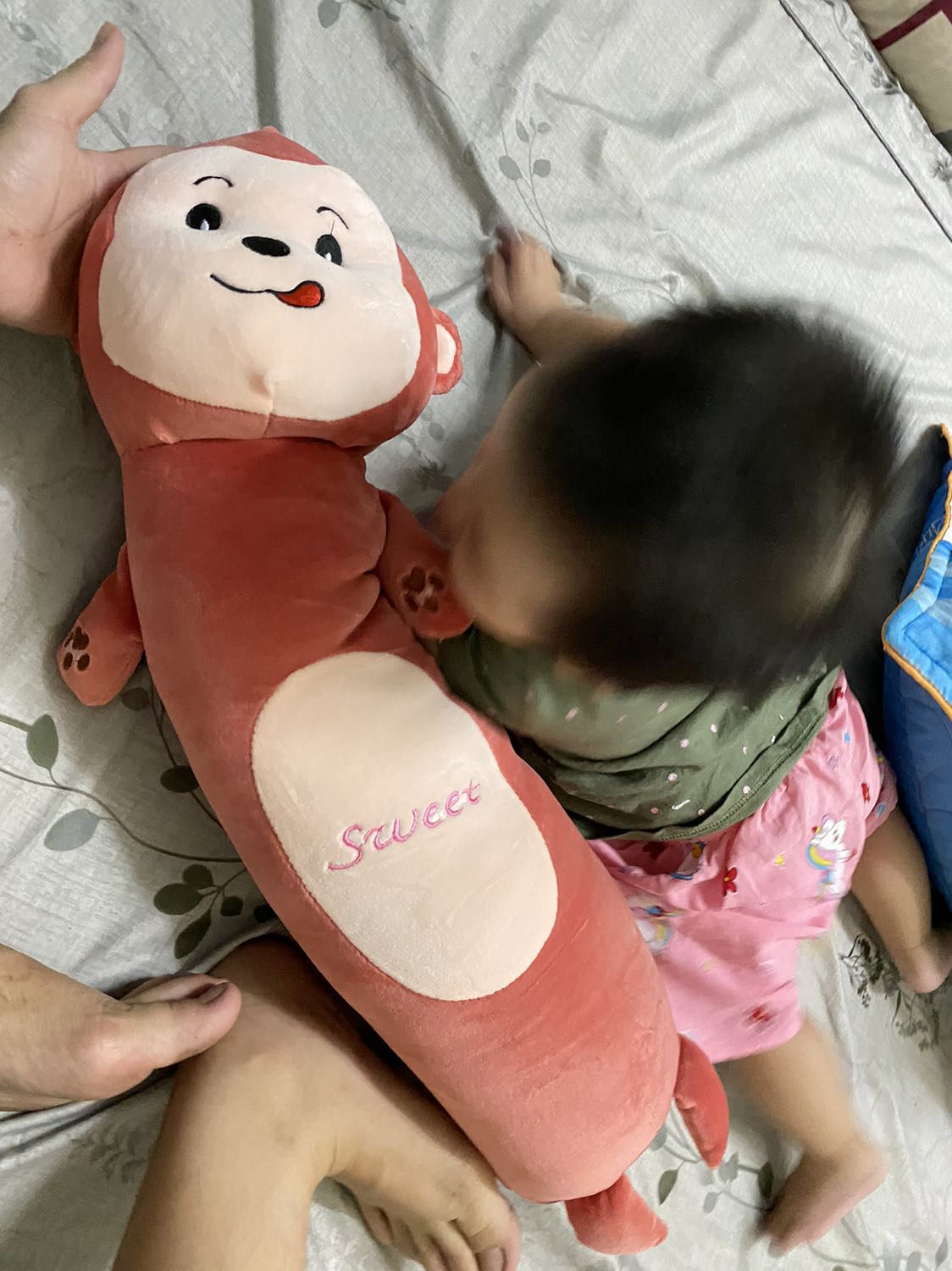 Bé mê lắm. Sản phẩm như hình nha. Mà giá như loại này có vỏ tháo ra giặt được thì tiện hơn