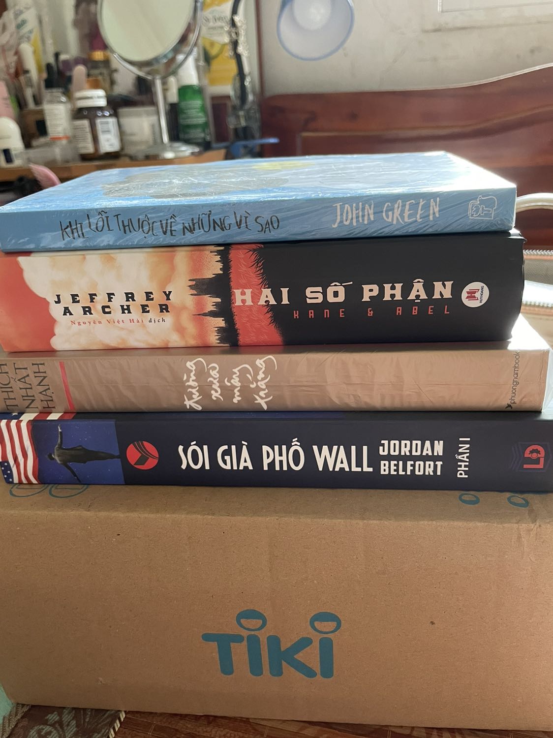 Thật sự càng đọc càng thấy cuốn. Sẽ tìm đọc cả phần 2. Tiki giao hàng siêu nhanh, sách của mình nhận được đều rât đẹp, không có tý phàn nàn nào luôn