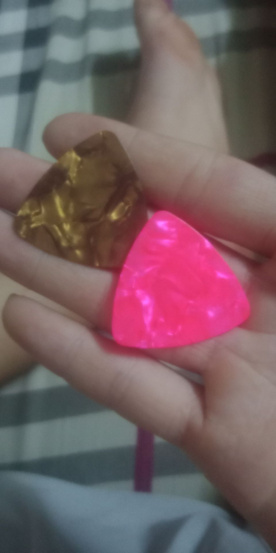 quảng cáo  pick hình giọt nước có logo
giao hàng thì pick tam giác mà kh có logo 
sản phẩm rất tệ
mong m.n khôbg mua nhầm