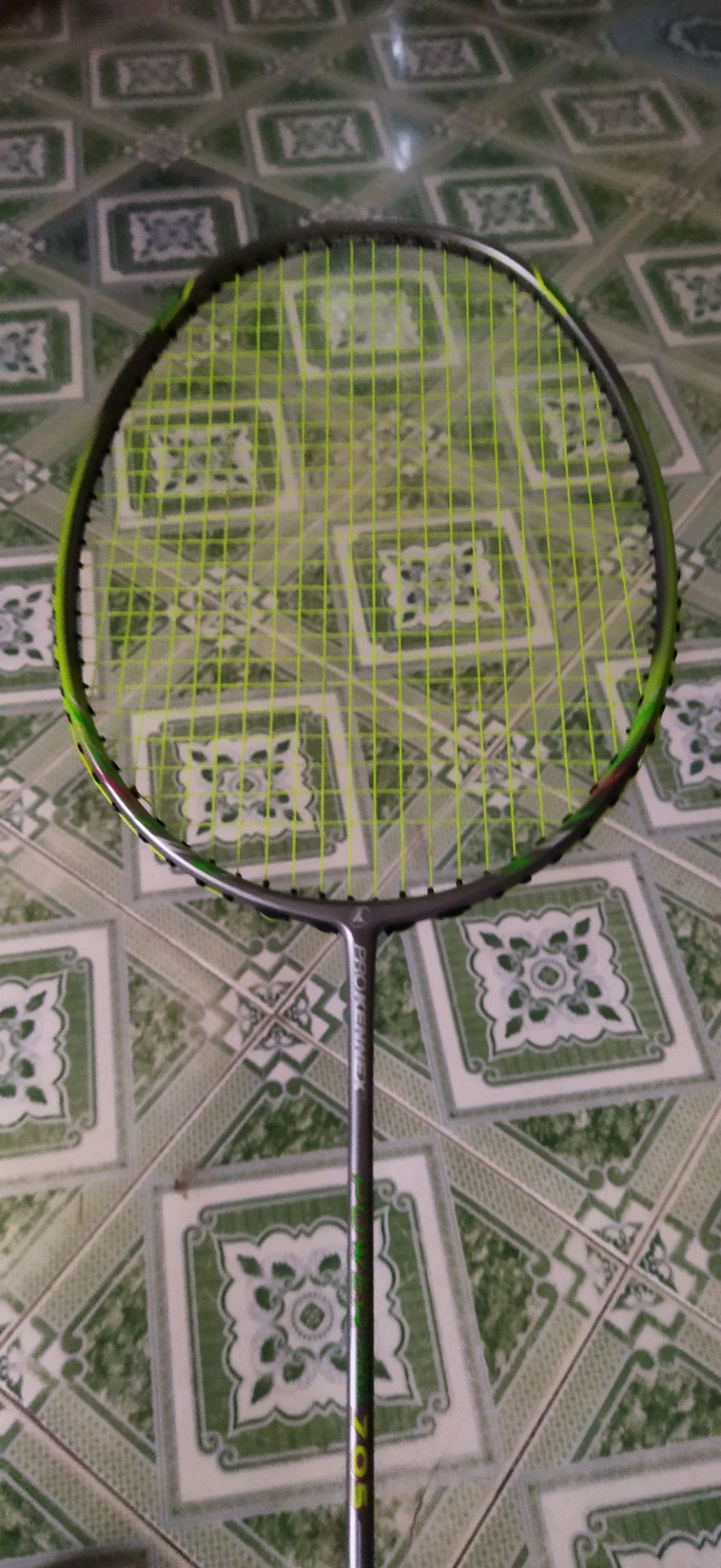 Vợt đẹp, nhẹ, lưới căng. Đánh cầu nảy.
Giá khá ổn so với mua ở bên ngoài.