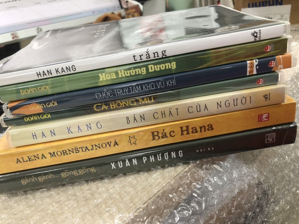 Đọc xong toàn tràn về những kỷ niệm thời đi học, cảm giác đang đọc những cuốn tiếng việt, ngữ văn cũ. Truyện hay, phong cách rất Nam Bộ