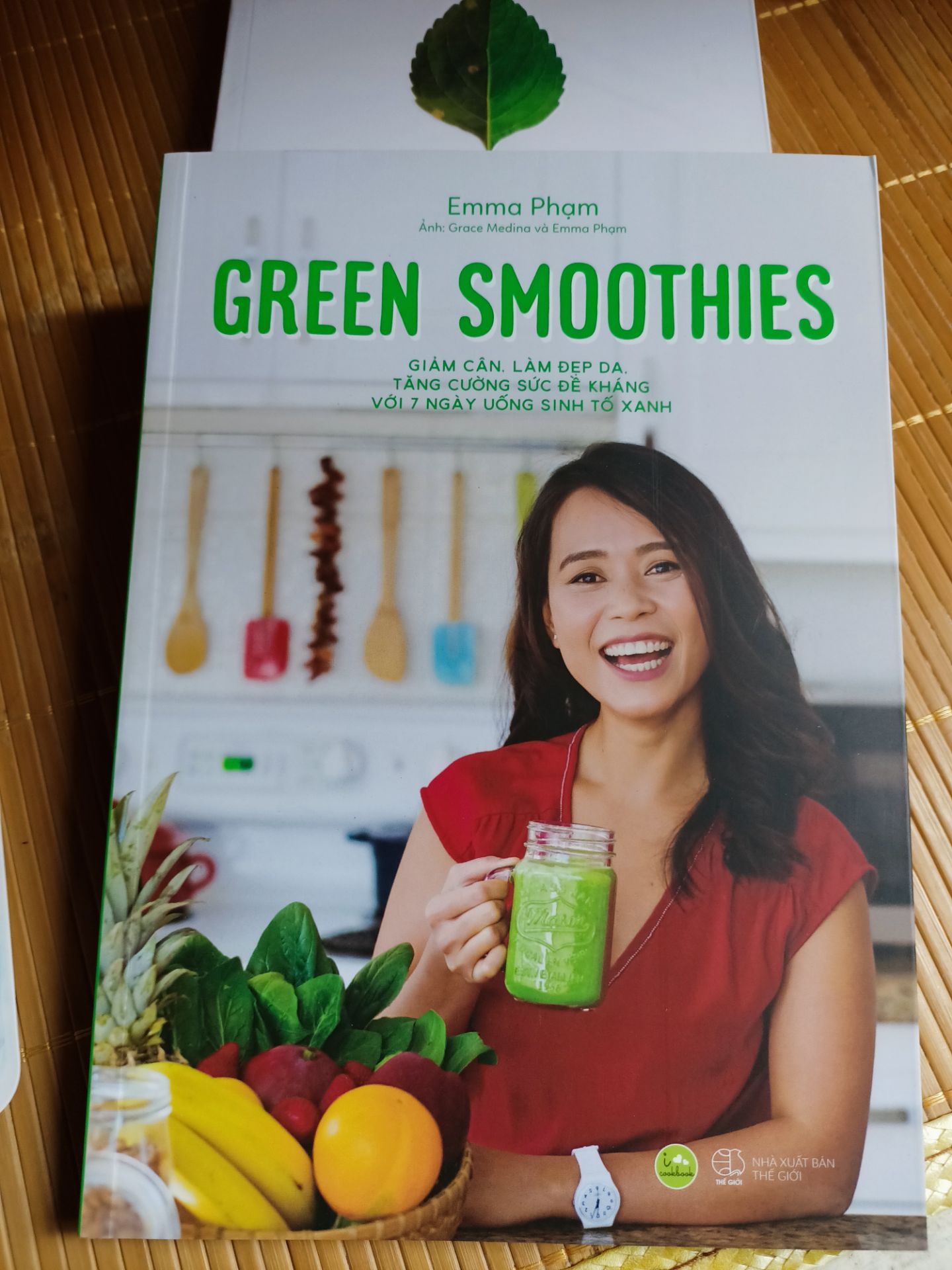 Mình đã thực hành theo mấy món trên Kênh Youtube chị của Emma Phạm. Mua sách vì mình thấy mình đọc thì nhớ lâu hơn nghe. Còn làm theo thì mình mở lại Video. Sách in hình rõ nét. Nội dung là các công thức ngắn gọn, dễ thực hiện.