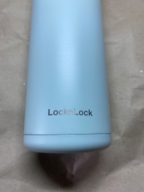 Màu xanh mint thực sự rất đẹp. Bình giữ nhiệt khá tốt. Được tặng kèm chiếc cọ nữa.