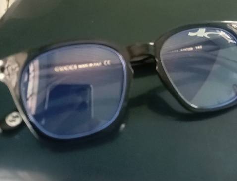 Kính xinh và đẹp có khả năng chống ánh sáng có hại, kính đeo nhìn khá trong trẻo, nhìn không bị ngả màu vàng ạ.