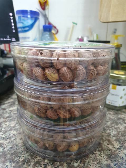 Đã mua nhiều lần và lần nào cũng ngon, hạt to đều, thơm béo. Được cái là cái hộp hơn 200g 😀