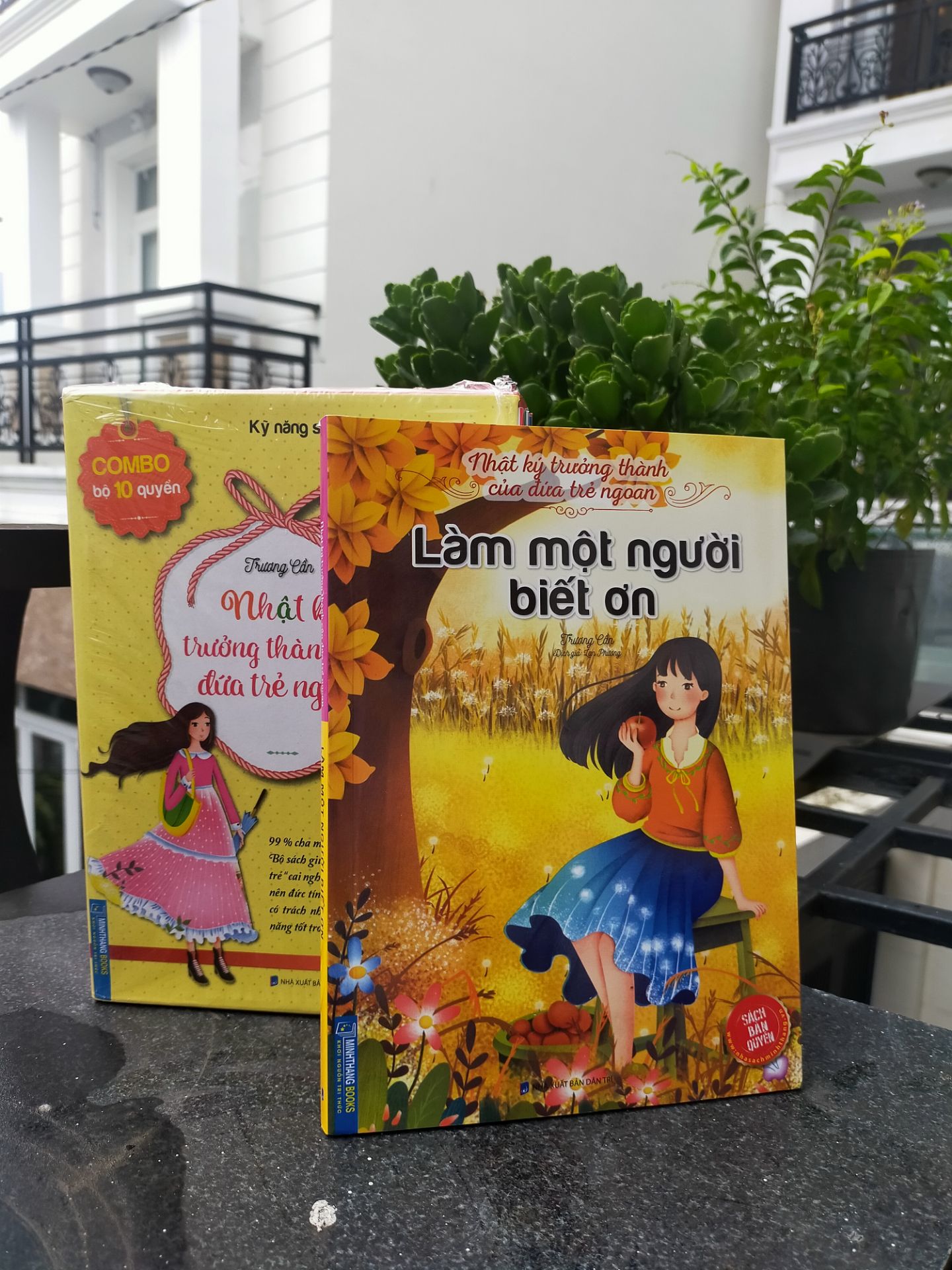 Cảm ơn shop! Cảm ơn Tiki! 10 quyển sách này nên mua cho con đọc. Sách in màu. Giá bìa 50k/quyển. Mình mua ở Tiki cả ship chưa tới 300k. Cảm ơn! Cảm ơn! Cảm ơn! ????❤?