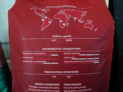 Vị đậm đà mà không hề gắt dù 70% robusta và là medium roast. 
30% arabica giúp mùi vị được cân bằng. Hương thơm bằng 1/3 so với dòng Globo tức là thơm thoang thoảng chứ không nồng nàn nhưng khi pha vẫn rất dậy mùi.
Thời gian chiết suất ngắn tối ưu (~20s) sẽ khó nhận biết được vị đắng gắt tương tự dòng dark roast của Starbucks. Điều này cho thấy chất lượng vùng nguyên liệu và kỹ năng xử lý cà phê của hãng.