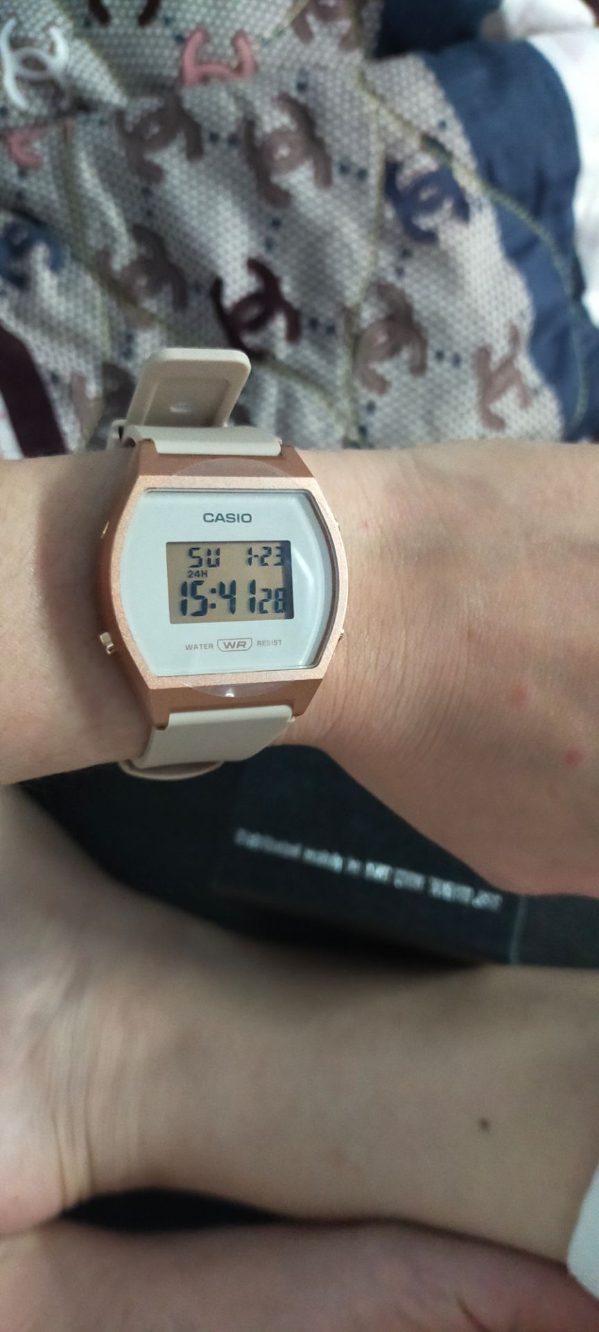 nhận hàng nhanh. có đầy đủ tem phiếu bảo hành chính hãng