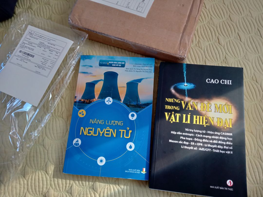 Sách đẹp, nhưng mà các cạnh bìa bị gập và gáy có vẻ cũ. Nội dung giáo khoa. J&T giao hàng trễ 1 ngày