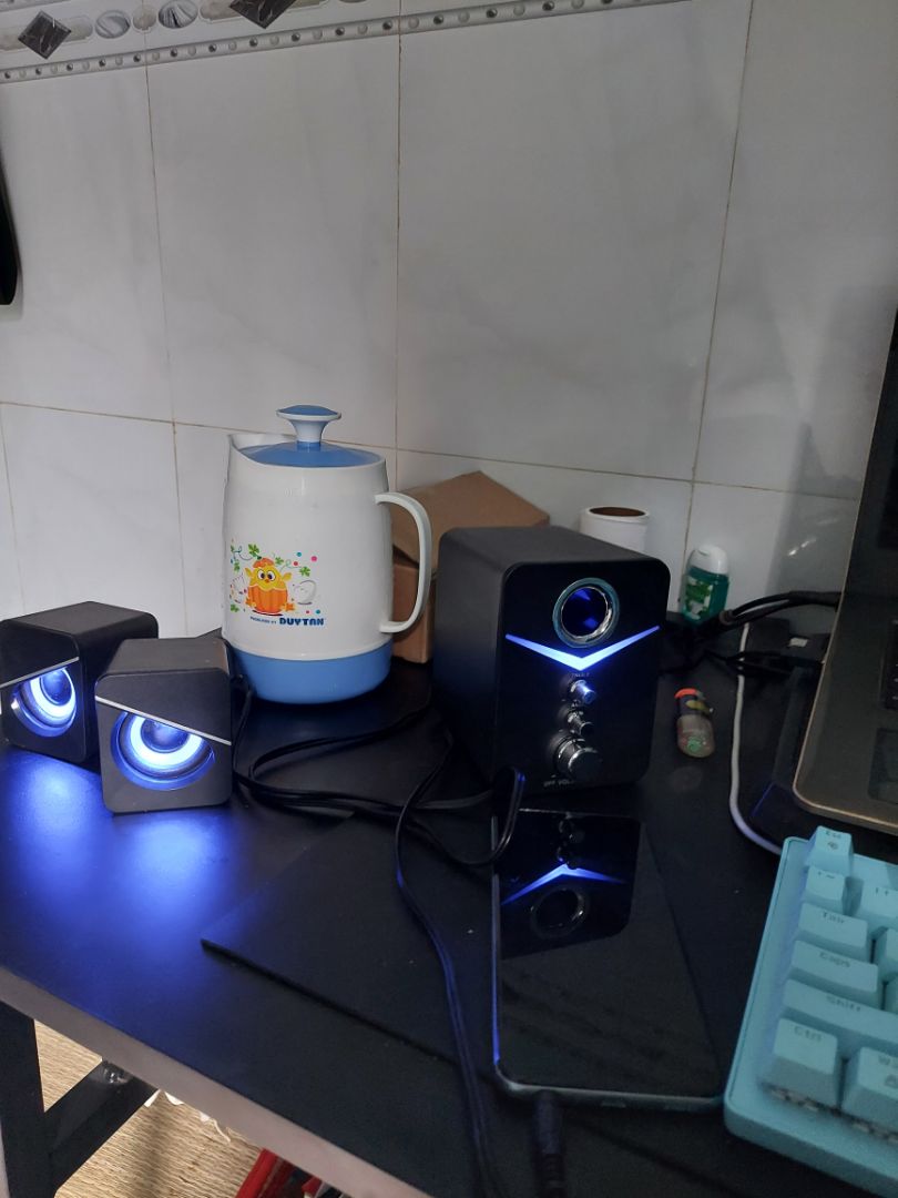 nhìn hình quảng cáo thì loa đẹp to lồng lộn, nhận về loa rất nhỏ dù max loa, chất lượng âm hơi thấp... hơi thất vọng...