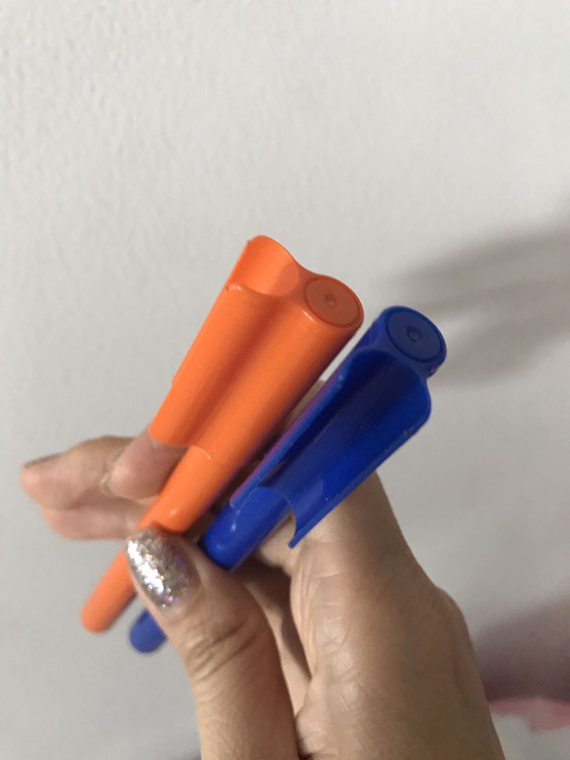 Sản phẩm được Tiki đóng gói kỹ càng. 
Giao hàng nhanh chóng.
Chất lượng loại bút này tốt y như khi mua tại các nhà sách. 
Bút lông này phù hợp cho trẻ em từ 5 tuổi sử dụng để viết chữ hoặc vẽ sẽ rất đẹp và dễ dàng cho các em.
Con mình khi dùng rất thích.